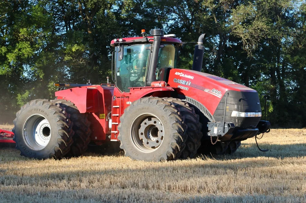 Heavy agricultural tractor tires utilizing non-corrosive liquid tire ballast